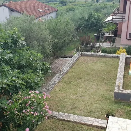 Nyaraló House Lela